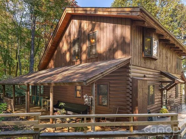 102 Carriage Dr, Fairview, NC 28730