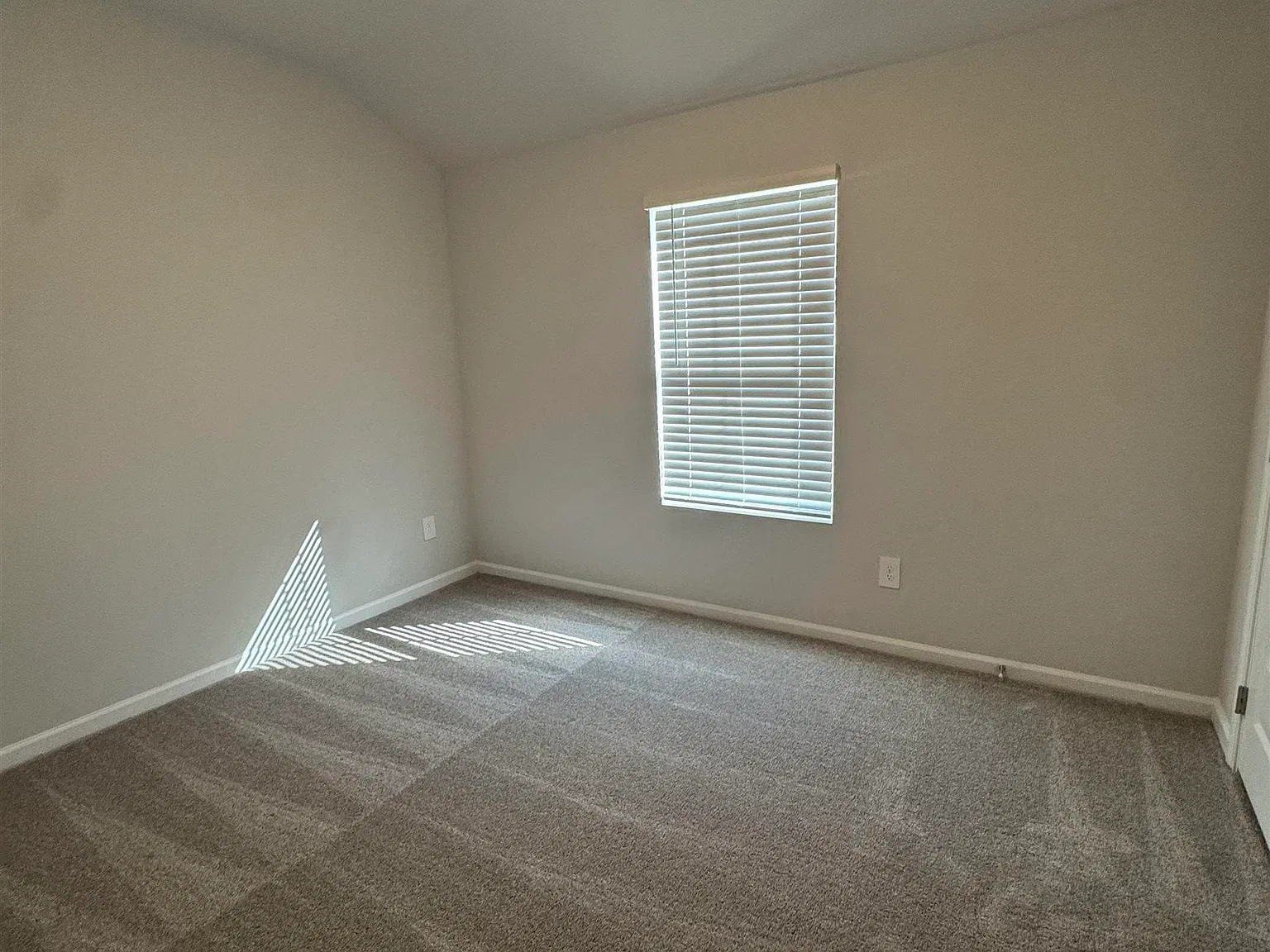 3 bed, 2.0 bath, 1355 sqft, $1,795 — Photo 4