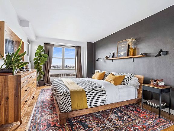 4th image of 900 W 190th St APT 10E