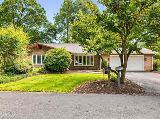 805 Hillcrest Ln, Lewisburg, PA 17837