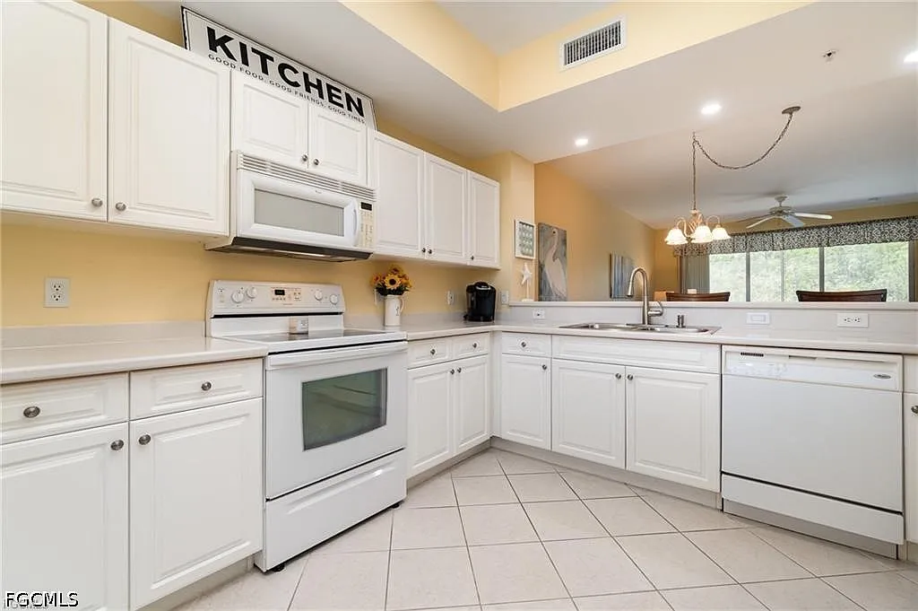 2 bed, 2.0 bath, 1248 sqft, $5,800 — Photo 2