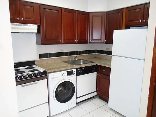 Rented by 18 REALTY | media 27