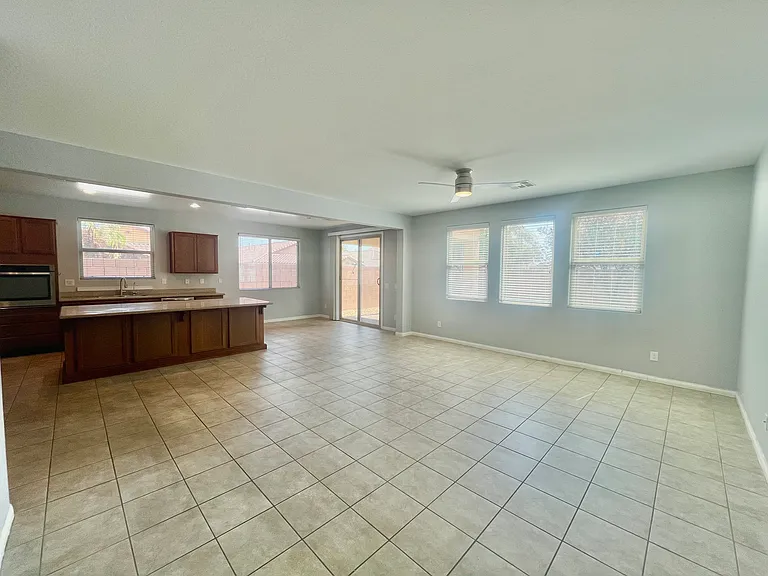 576 Glassford Ct — Photo 9