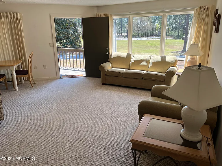 207 Foxkroft Dr — Photo 11
