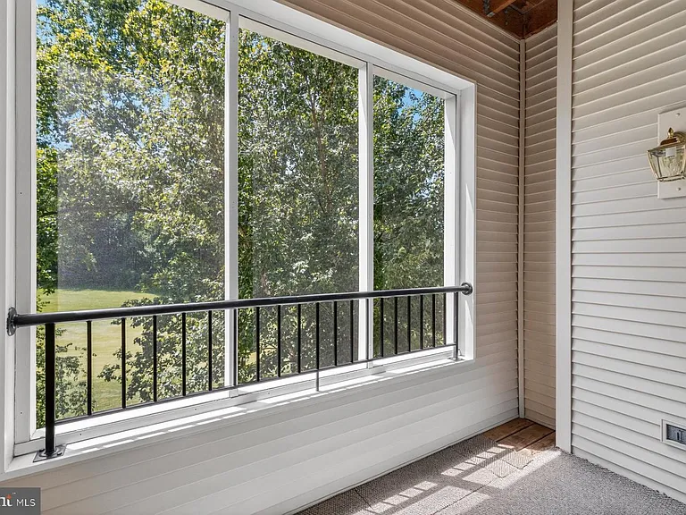 2111 Ganton Grn #208E — Photo 10