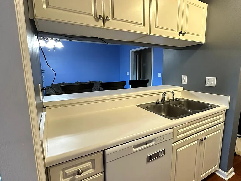 906 Litchfield Way #C — Photo 12