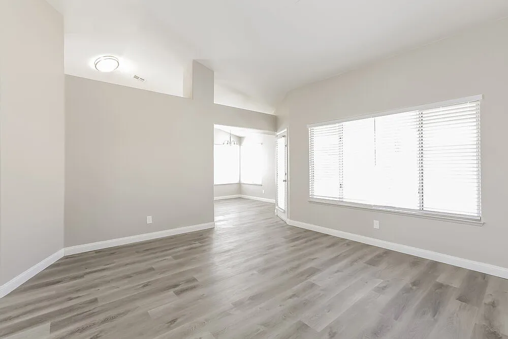 3 bed, 2.0 bath, 1509 sqft, $2,130 — Photo 3