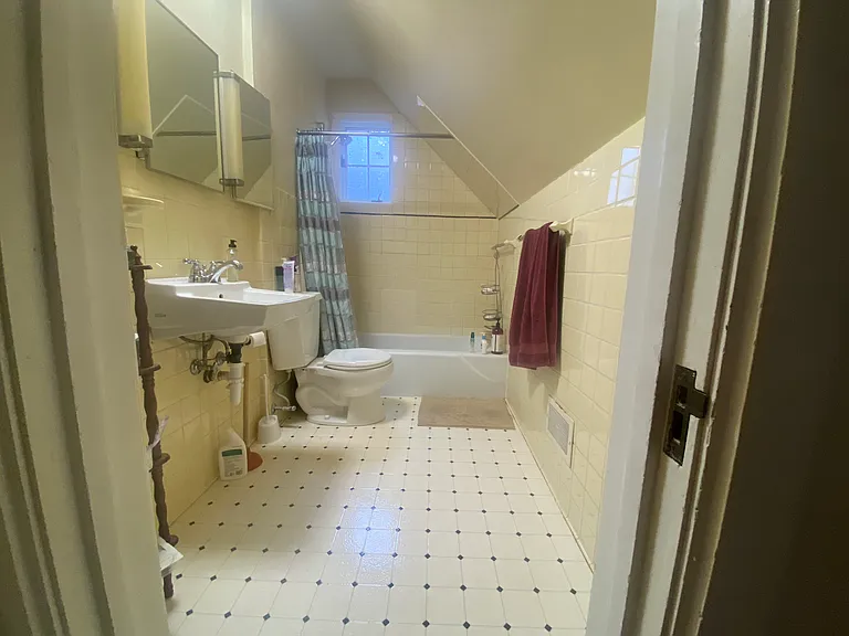 614 Wyckoff Rd #2 — Photo 16