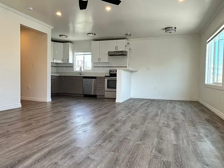 6821 Ben Ave #7A — Photo 2