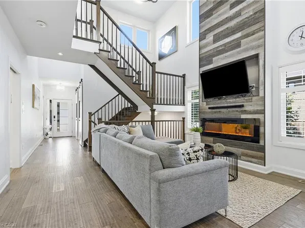 16 Olde School Ct, Saint Catharines, ON L2N 0B1