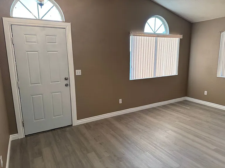 3736 Rose Canyon Dr — Photo 8