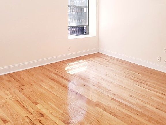 3rd image of 115 W 16th St #118