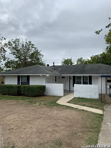3 bed, 2.0 bath, 1064 sqft, $1,600 — Photo 1