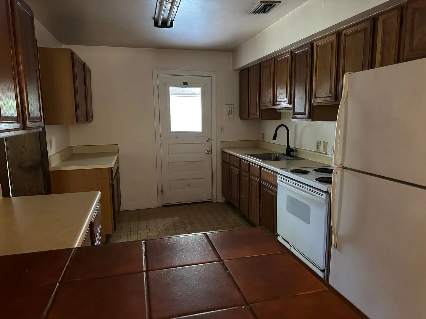 815 NW 32nd Pl! This charming 2-bedroom, 1-bath home — Photo 3