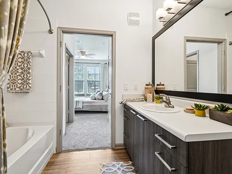 Park Avenue Apartments — Photo 39