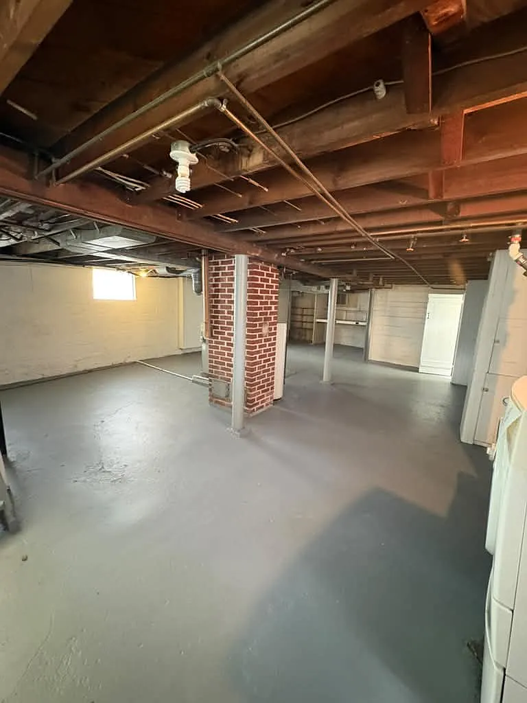 3 bed, 1.5 bath, 1601 sqft, $1,700 — Photo 1