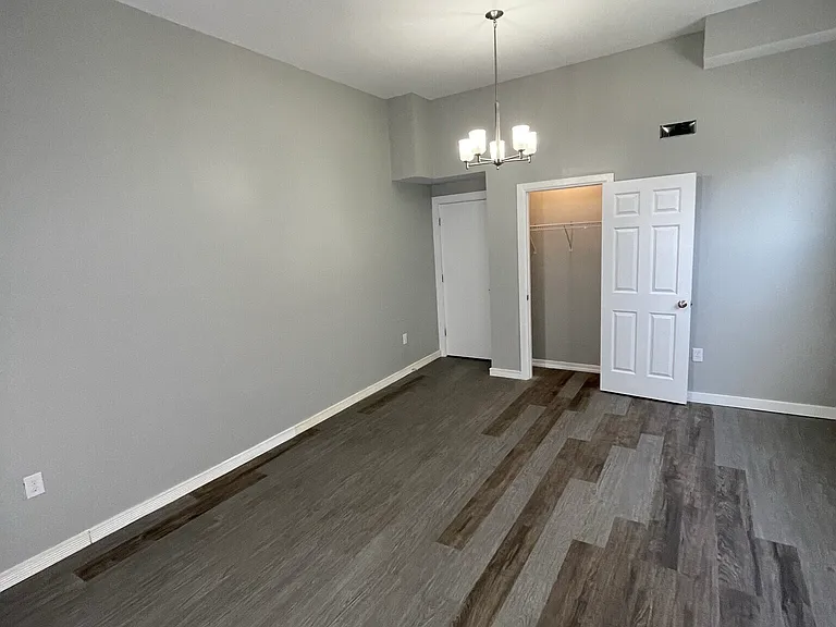 339 W 32nd St — Photo 25