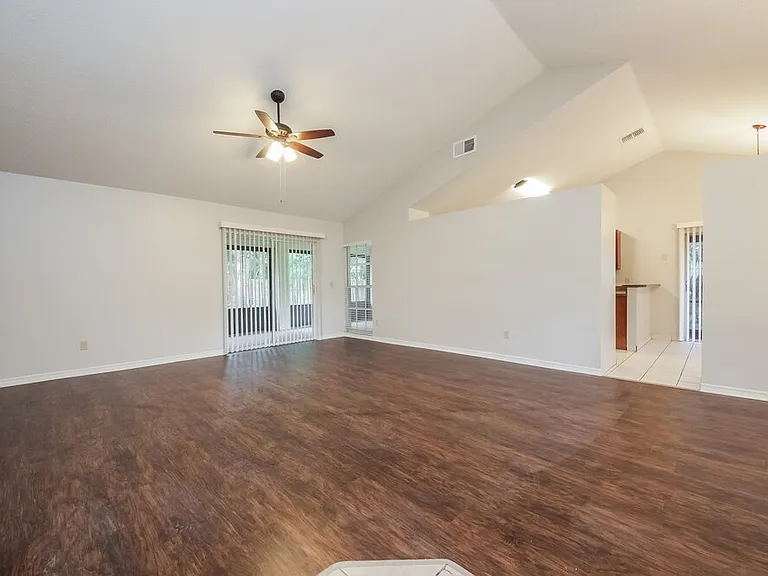 711 White River Dr — Photo 4