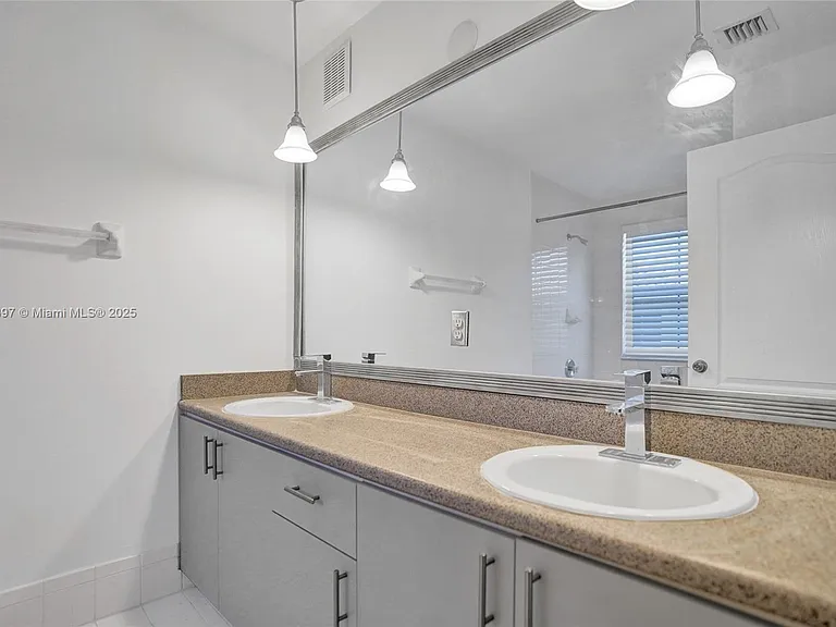17037 SW 39th St — Photo 18