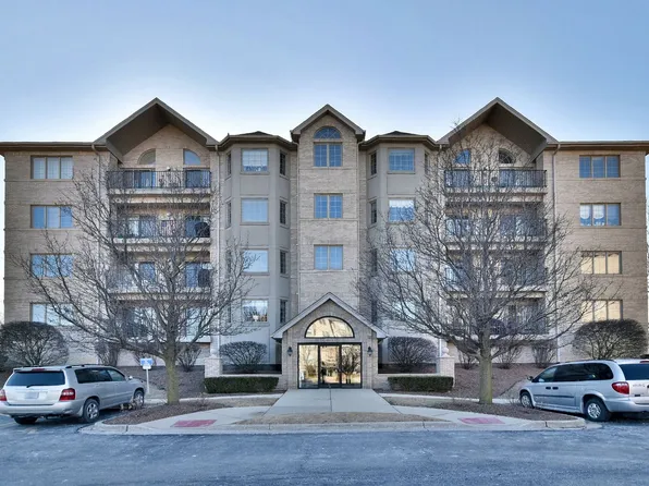 8525 Woodward Ave Unit 303, Woodridge, IL 60517