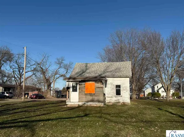 125 N 2nd St, Eagle Lake, MN 56024