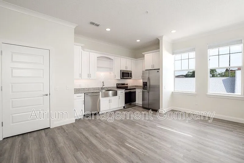 Building Photo - 109 S Boyd St #205