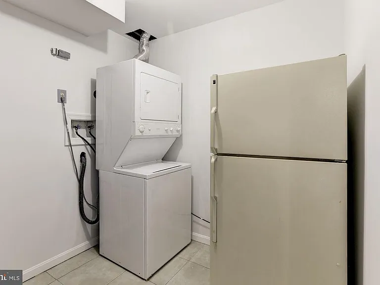 629 N Abingdon St — Photo 15