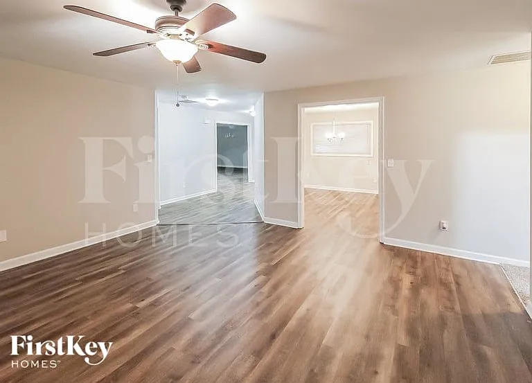2483 Kings Park Cir — Photo 3