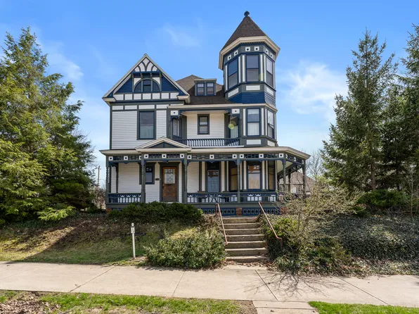 706 E Ludington Ave, Ludington, MI 49431