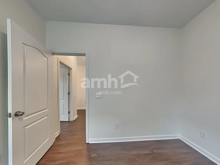 137 Caledonia Dr — Photo 16