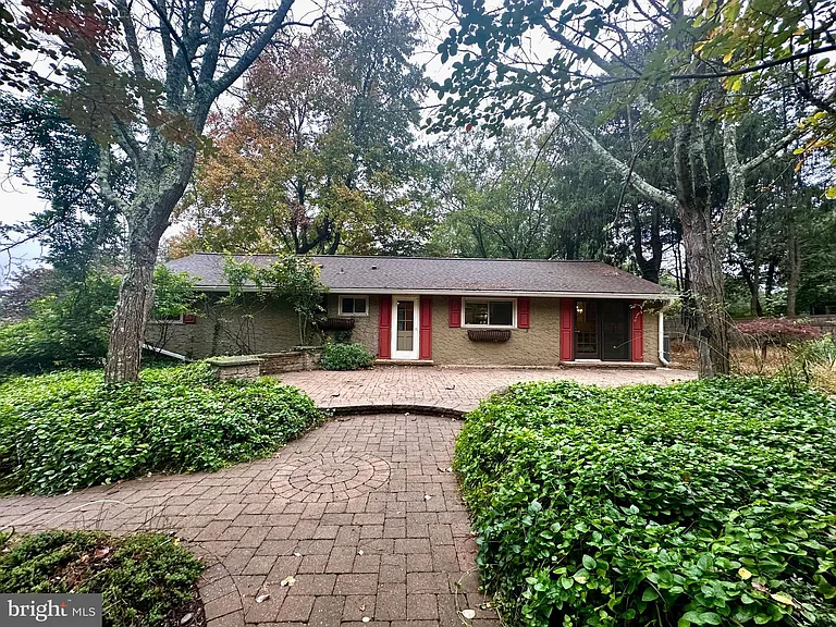 1 High Acres Dr — Photo 27