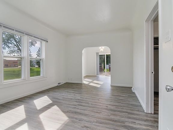 4th image of 408 Oak St