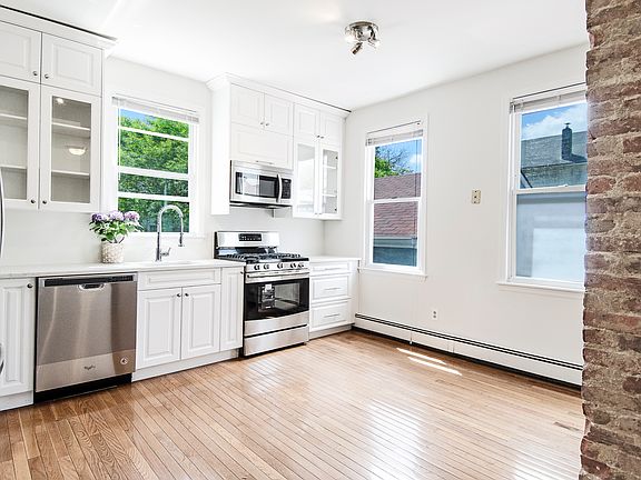 Kitchen 1st fl