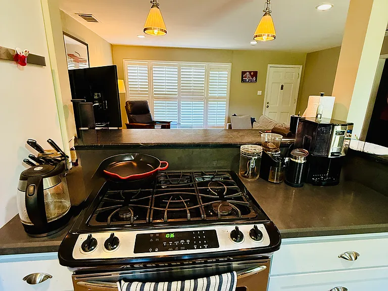 2849 Cypress St — Photo 8