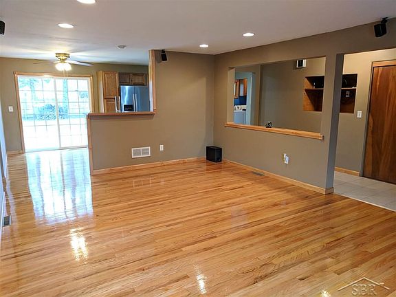 3rd image of 4629 Wolverine Dr