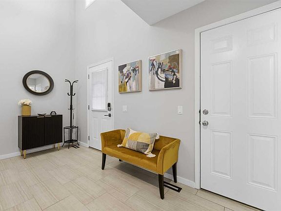 2nd image of 121 N Springmere Grv