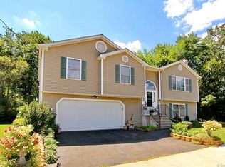 64 Swampscott St, West Haven, CT 06516