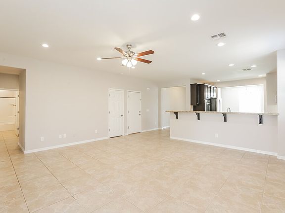 4th image of 2904 E Meadowview Dr
