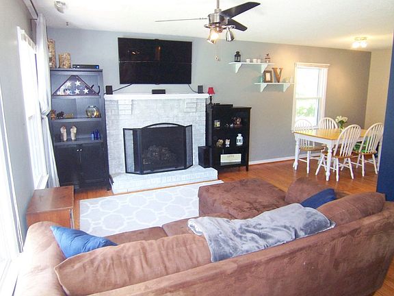 4th image of 2406 Laurandrew Cir