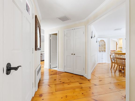5th image of 121 Woodland St