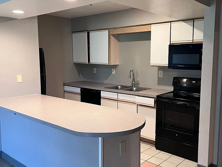 Pointe West Apartments — Photo 52