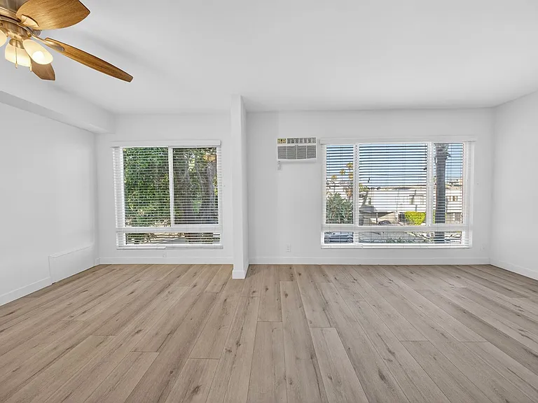 1815 N. Harvard Blvd — Photo 48