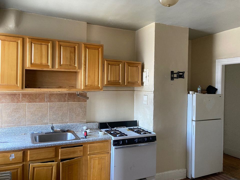 2nd image of 721 E 228th St #1D