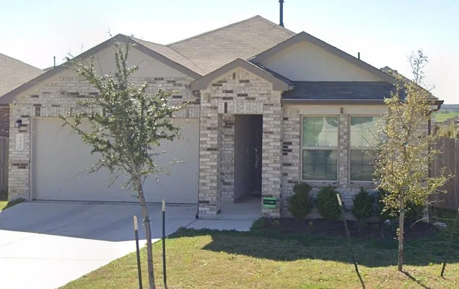 4 bed, 2.0 bath, 2020 sqft, $2,100 — Photo 1