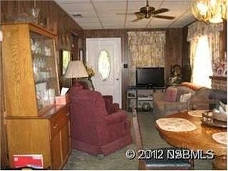 3rd image of 292 Newcomb St