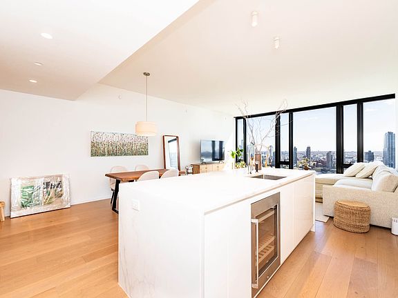3rd image of 695 1st Ave #32L