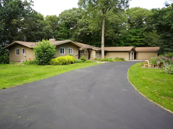 990 Black Oak Rd, Eau Claire, WI 54701