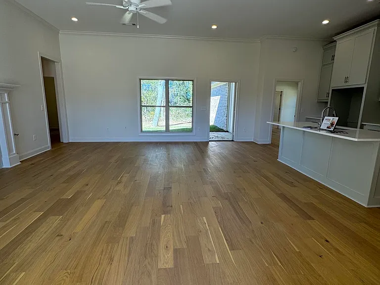 412 Butternut Dr — Photo 2