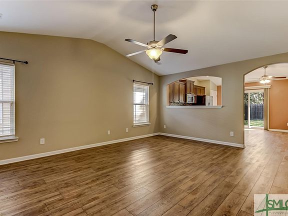 4th image of 121 Chapel Lake S