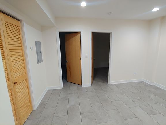 5th image of 2006 S Washtenaw Ave #1C